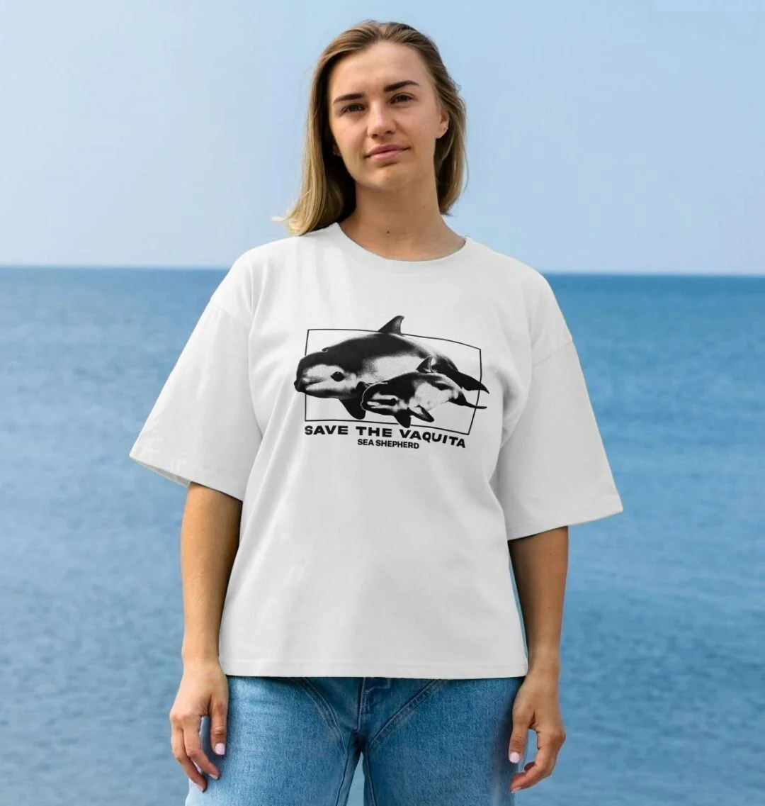 Vaquita Women's Oversized T-shirt